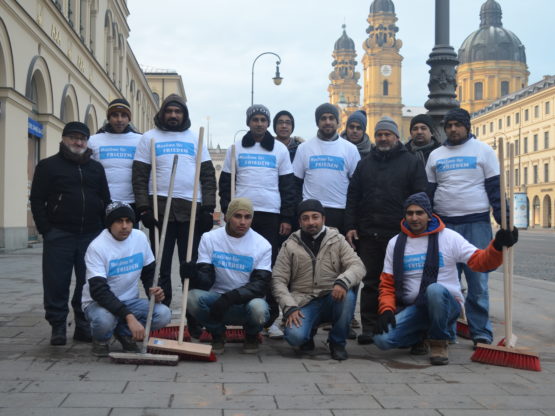 PutzaktionMUC14 Gruppenfoto Panorama