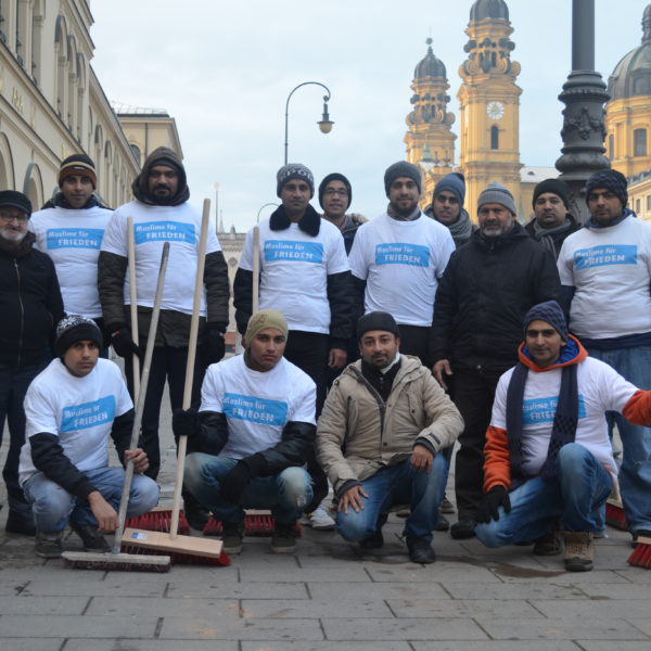 PutzaktionMUC14 Gruppenfoto Panorama